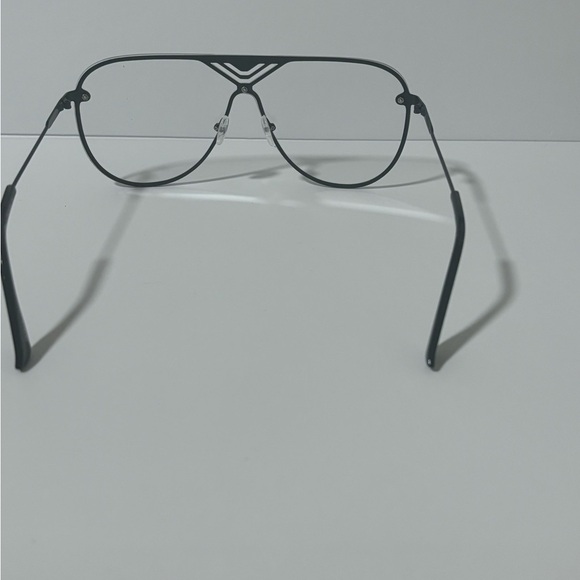 Chic Black Aviator Glasses - Picture 4 of 6